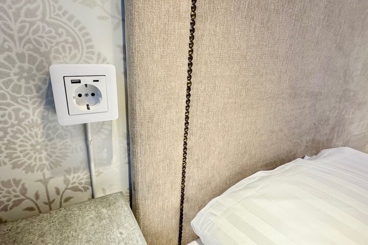 Room 106 of 212
