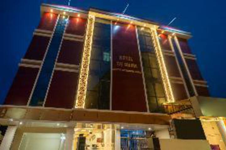 Treebo Taj Square 10 Mins from Airport