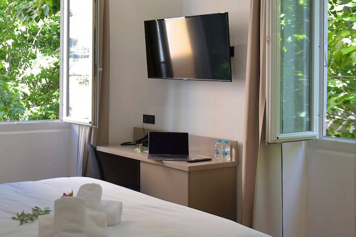 Room 16 of 28