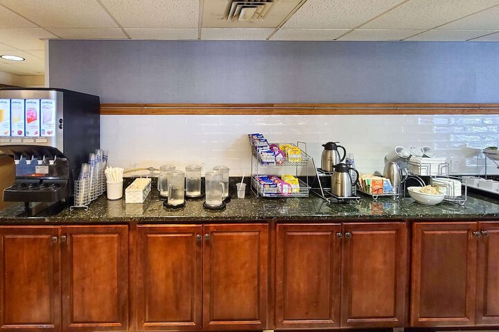 Breakfast/Coffee Service 23 of 31