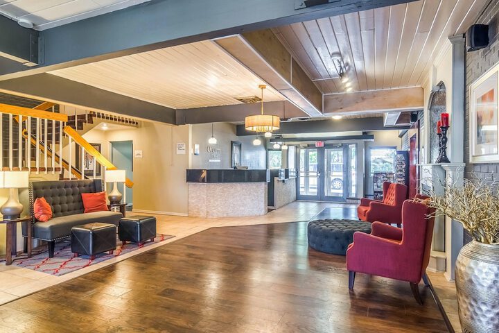 Entrance & Lobby
