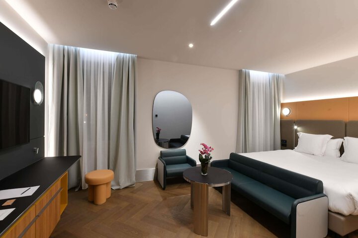Room 15 of 103