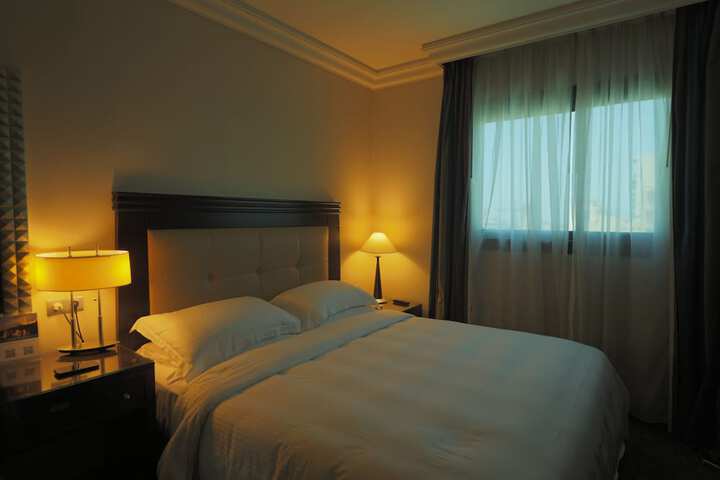 Room 18 of 90