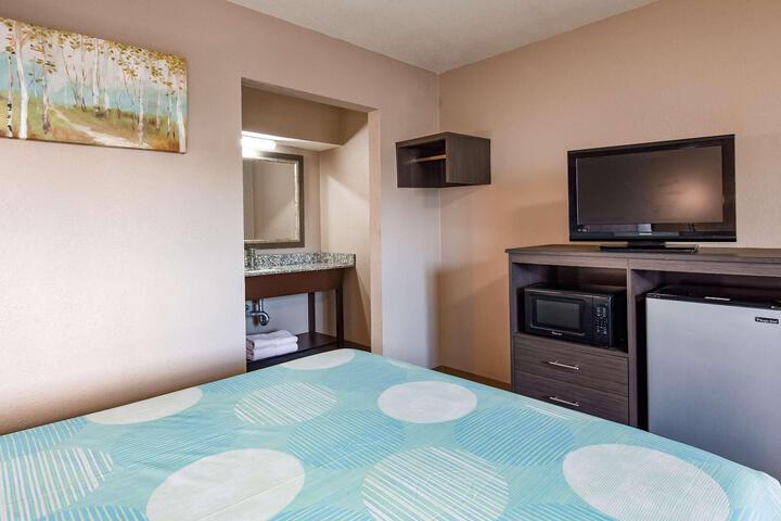 1 King Bed Flat Screen Television Microwave and Refrigerator High Speed Internet Accessible (1 of 8)