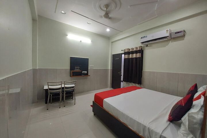 Room 13 of 76