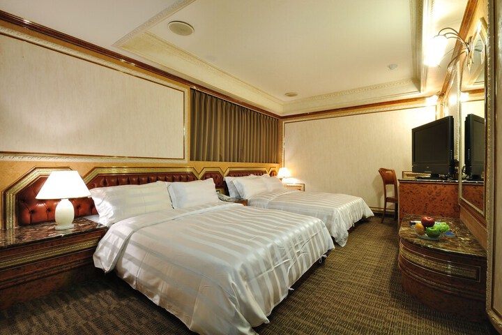 Room 16 of 34