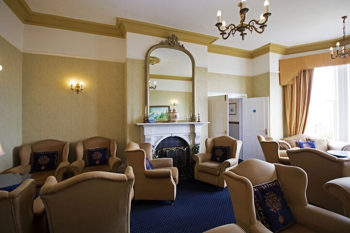 Lounge 62 of 74