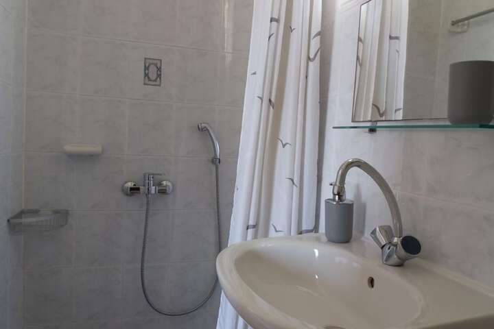 Room 33 of 41