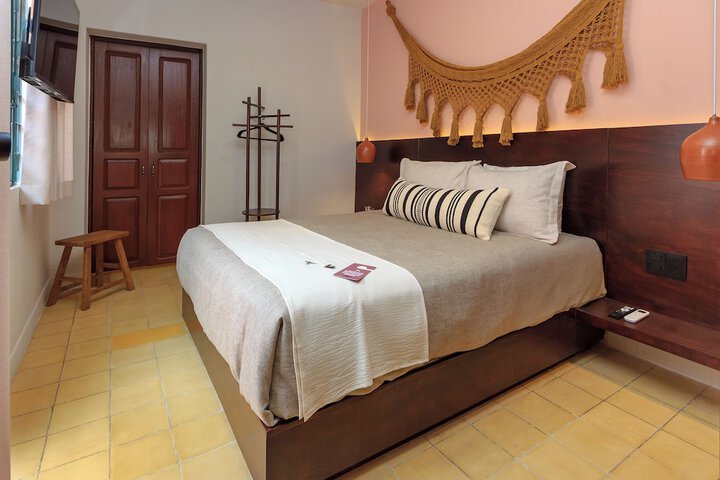 Room 8 of 43
