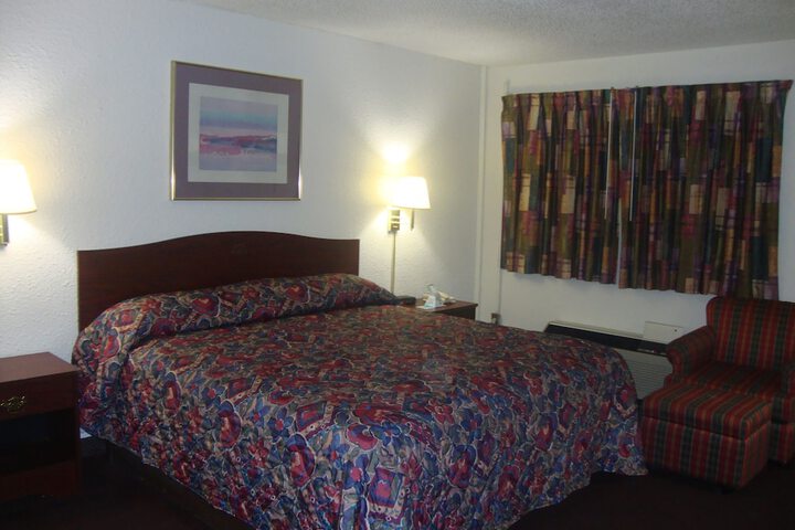 Room 10 of 26