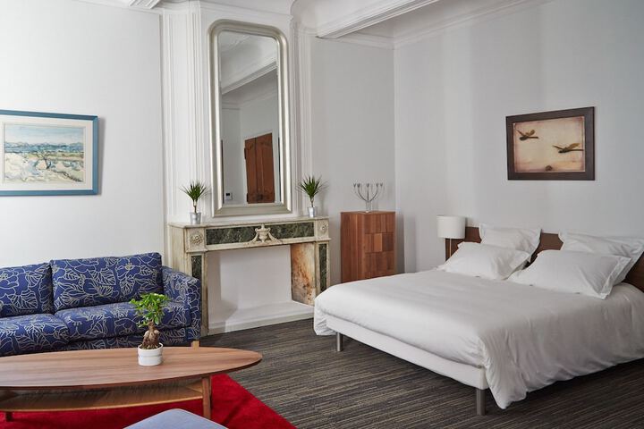 Room 2 of 63