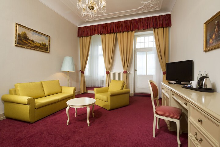 Room 18 of 38