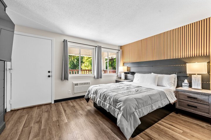 Room 32 of 77