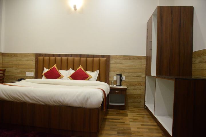 Room 13 of 40