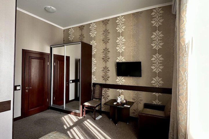 Room 12 of 30