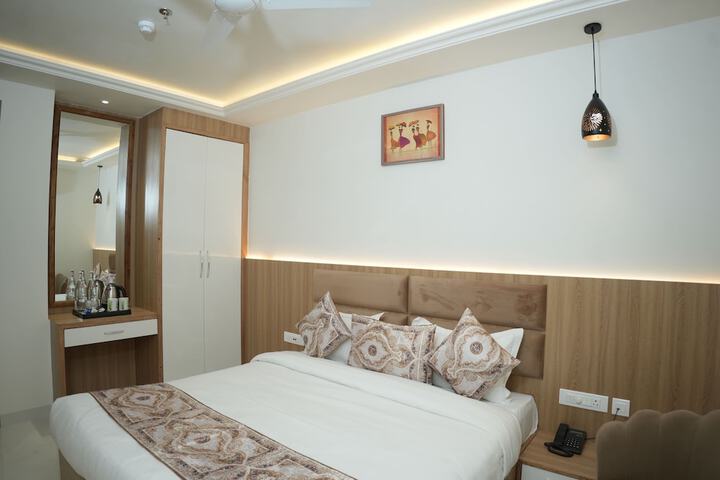 Room 13 of 29
