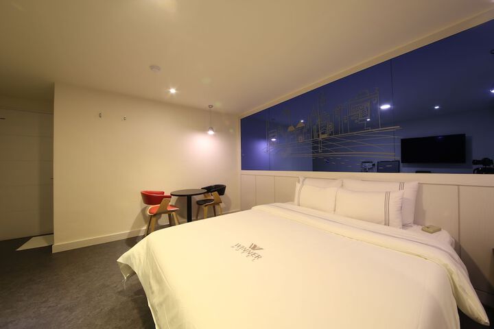 Room 8 of 29