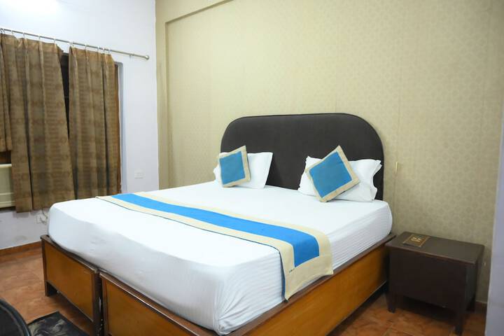 Room 52 of 106