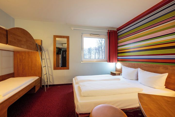Room 16 of 86