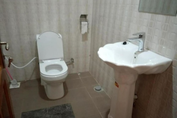 Room 18 of 32