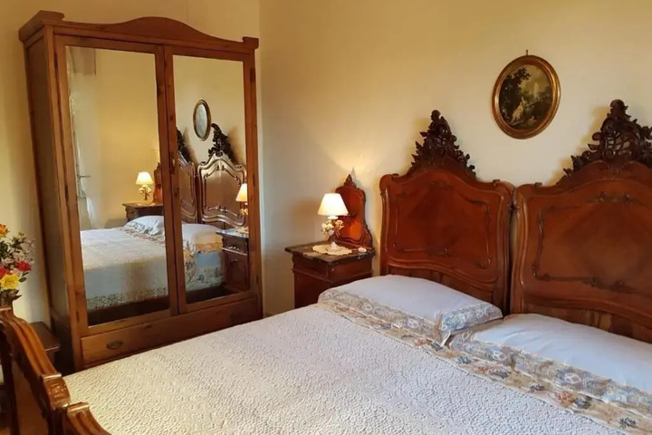 Room 3 of 10