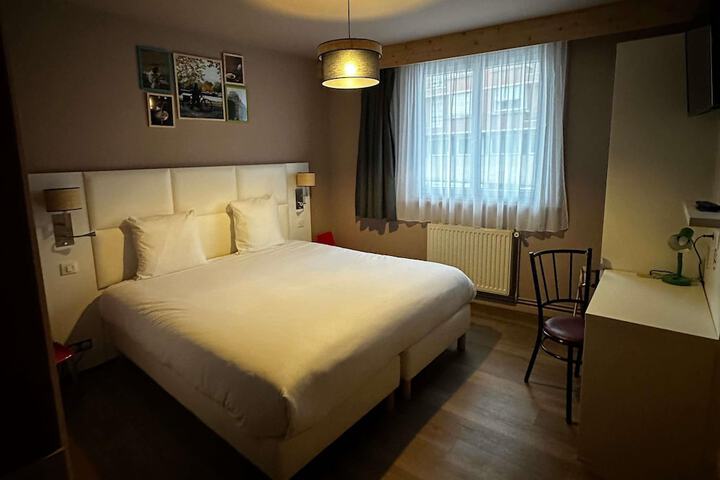 Room 9 of 65