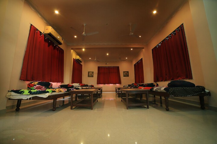 Room 18 of 48