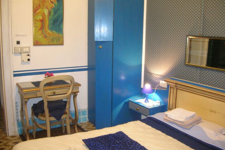Room 13 of 166
