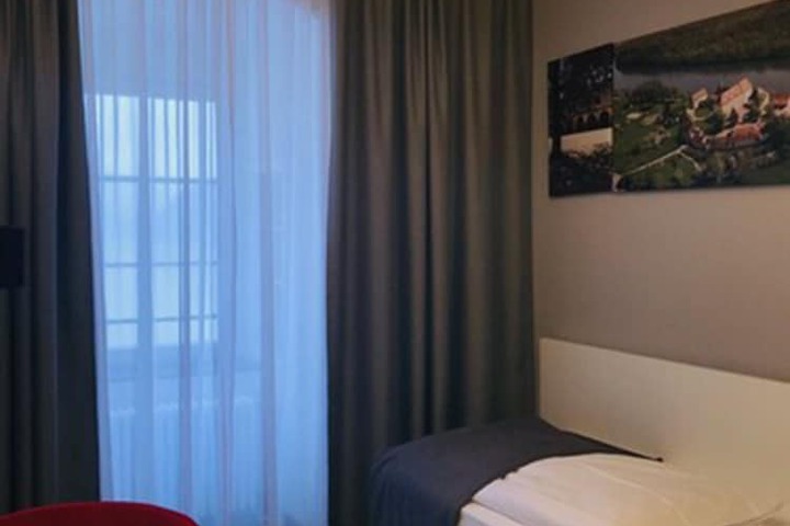 Room 5 of 30