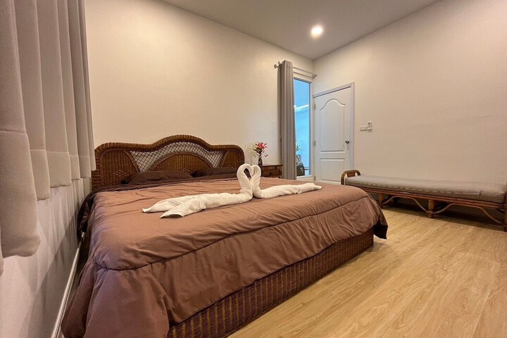 Room 32 of 177