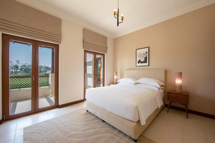 Room 6 of 25