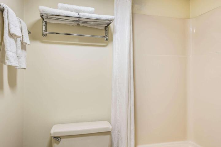 2 Double Beds (12 of 12)