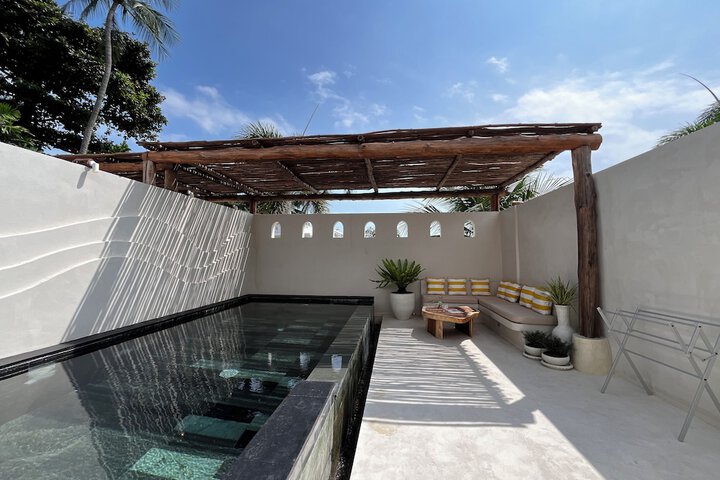 Pool 74 of 218