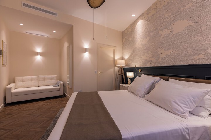 Room 10 of 74