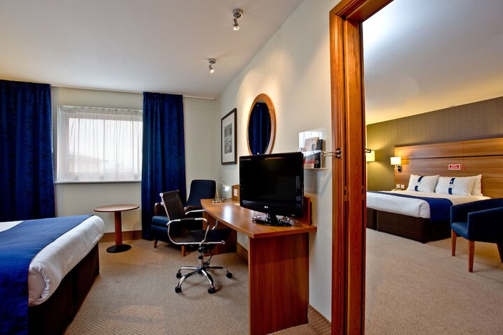 Room 5 of 48