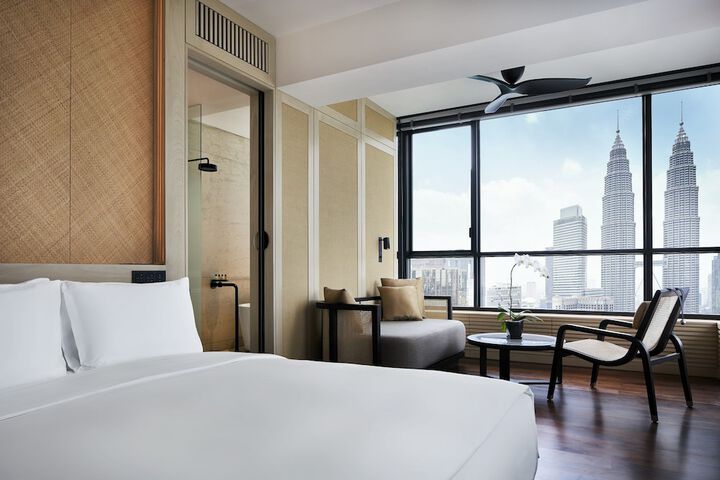 Room 32 of 64