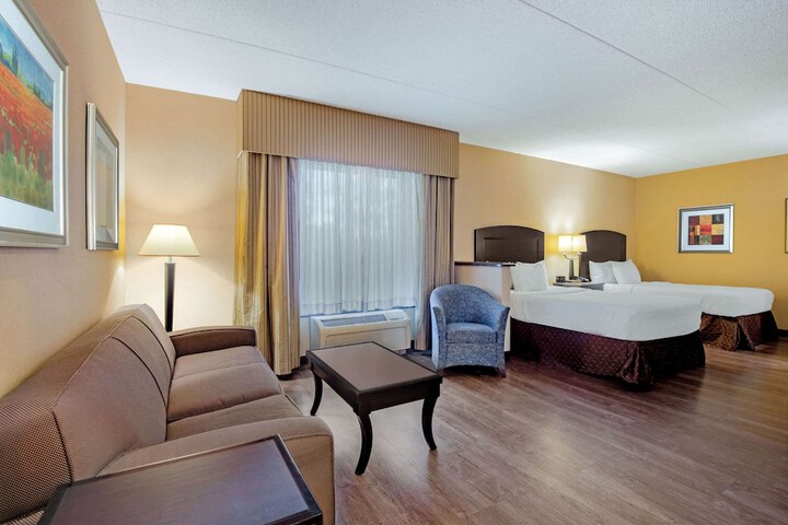 2 Double Beds Mobility Accessible Studio Suite with Sofa Bed (6 of 6)