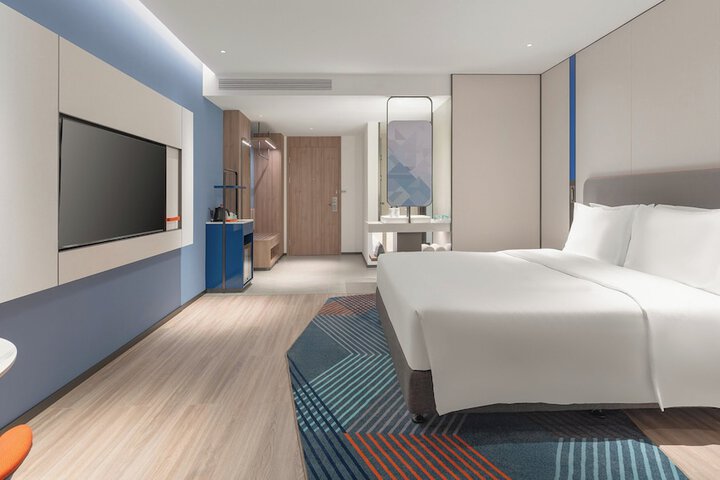 Room 13 of 38