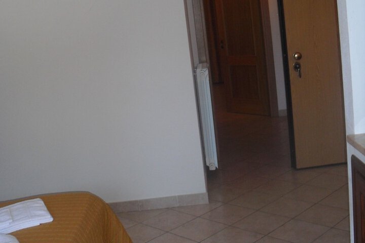 Room 12 of 84