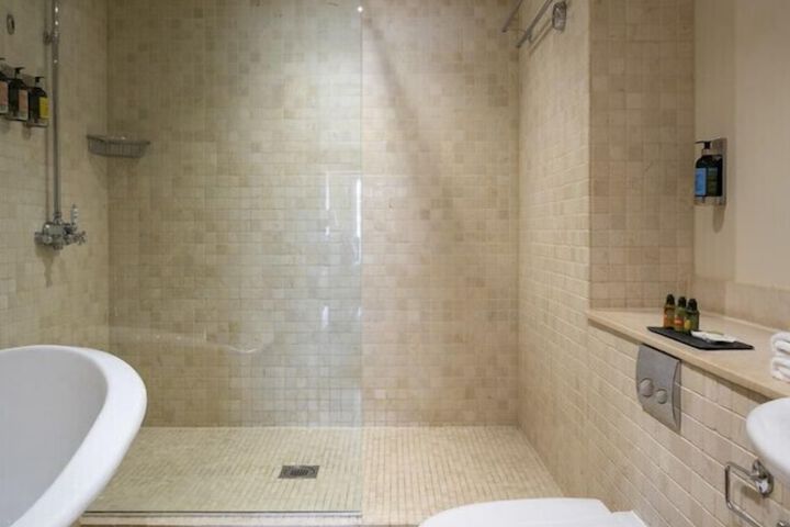 Room 75 of 94