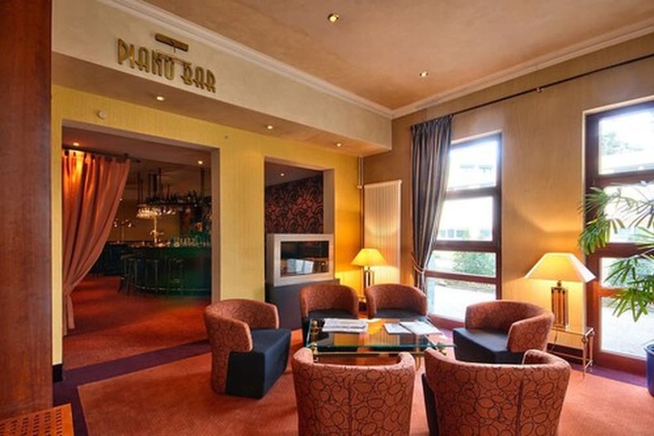 Hotel Lobby