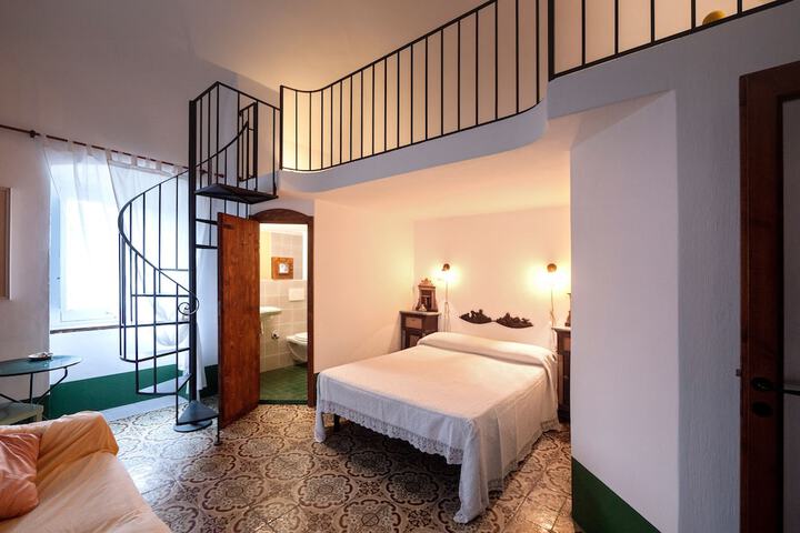 Room 5 of 37