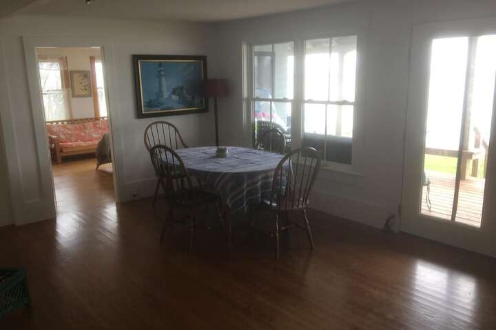 Dining 8 of 9
