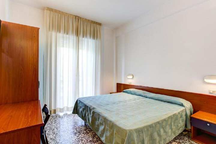 Room 7 of 40