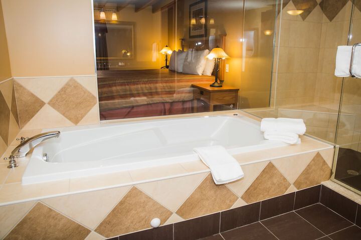 Deep soaking bathtub