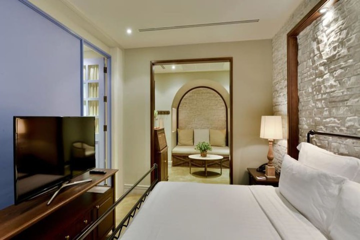Room 10 of 207