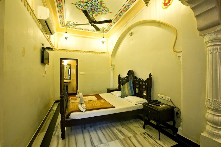 Room 14 of 113