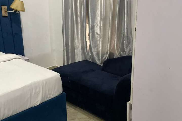 Room 2 of 11