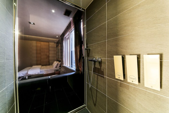 Room 80 of 95