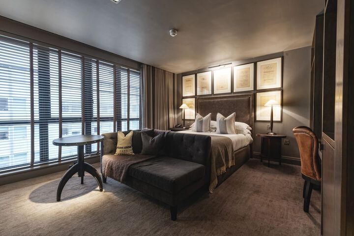 Room 4 of 51